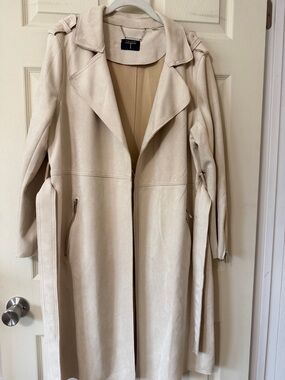 T Tahari Cream Trench Coat with Self-Tie Belt